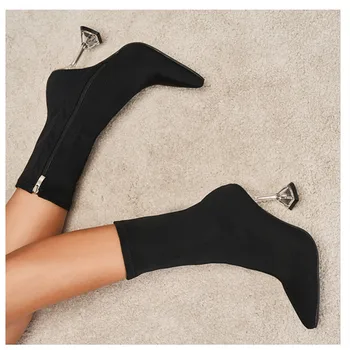Нови дамски ботильоны с остри пръсти на тънък ток, черни пикантни луксозни дамски обувки, замшевая есенно-зимни обувки за дами